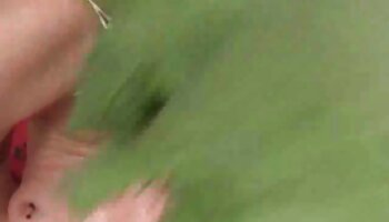 Die vollbusige Teenage Jaye Rose spielt sex mit reifer deutscher frau mit ihren dicken angeborenen Klopfern