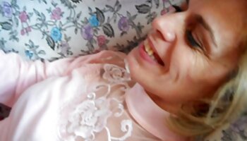 Die zierliche Teenie Jennifer bekommt von ihrem Freund eine Überraschung mit großem reife deutsche porn Schwanz